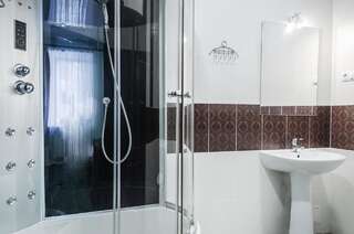 Апартаменты Paradise Garden Харьков Четырехместный номер "Комфорт"-3